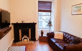 Bright 1 Bedroom Apartment Near City Centre